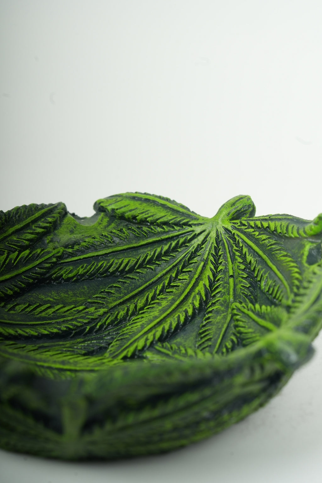 Leaf Design Decorative Ashtray – Handmade