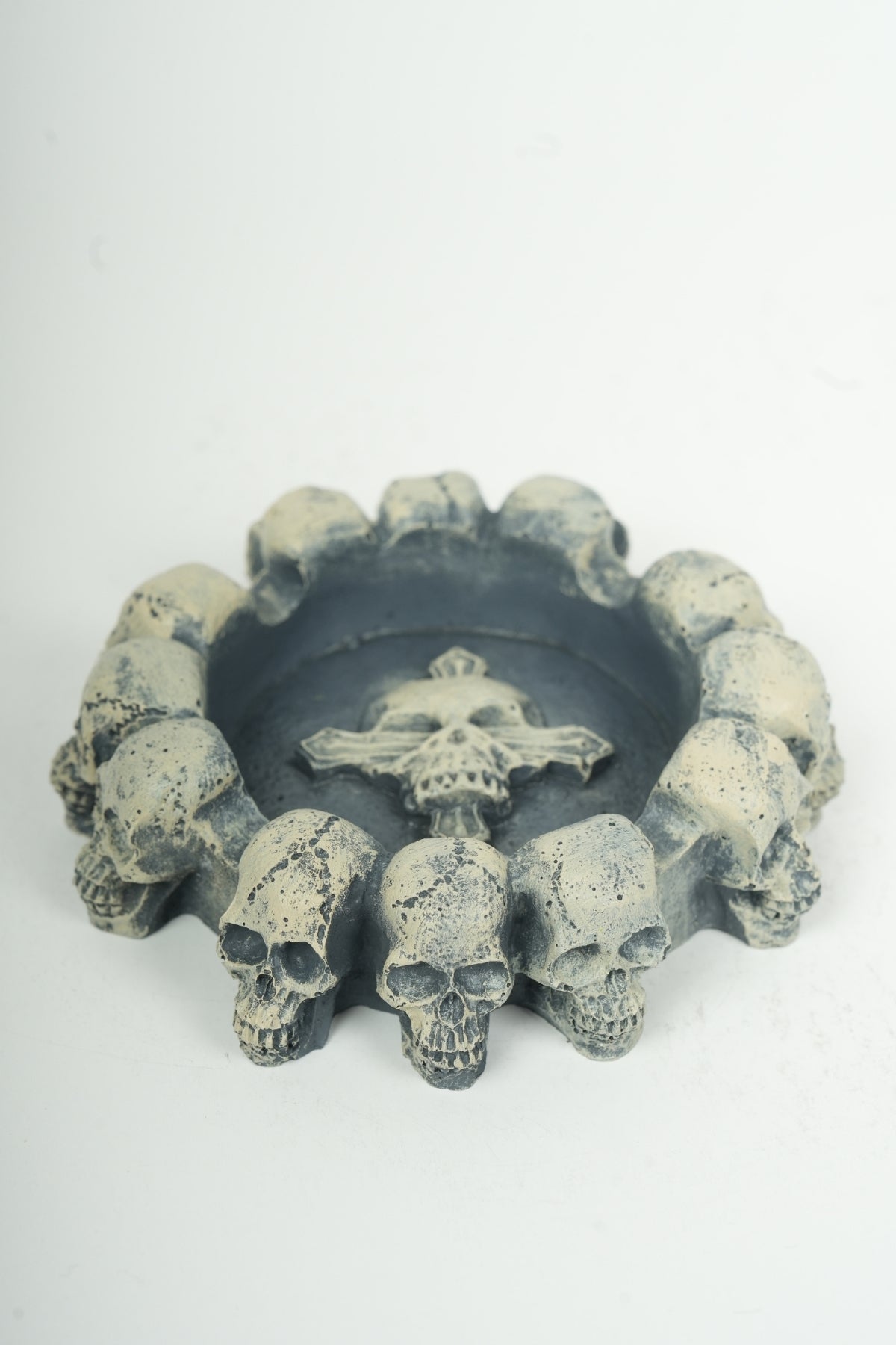Skull Ring Ashtray Gray – Gothic Decorative Design