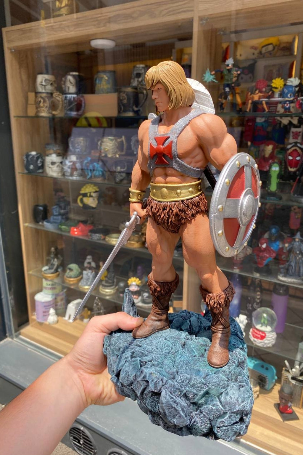 Barbarian Hero Statue – Fantasy Warrior Collectible Figure