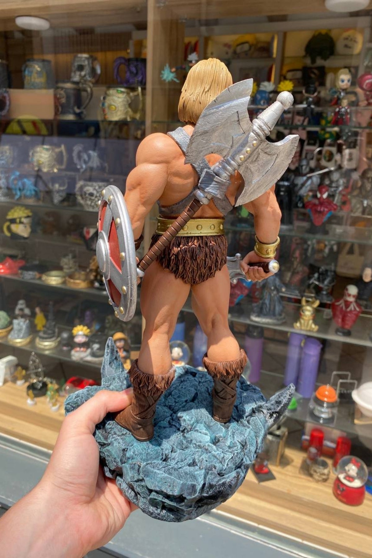 Barbarian Hero Statue – Fantasy Warrior Collectible Figure