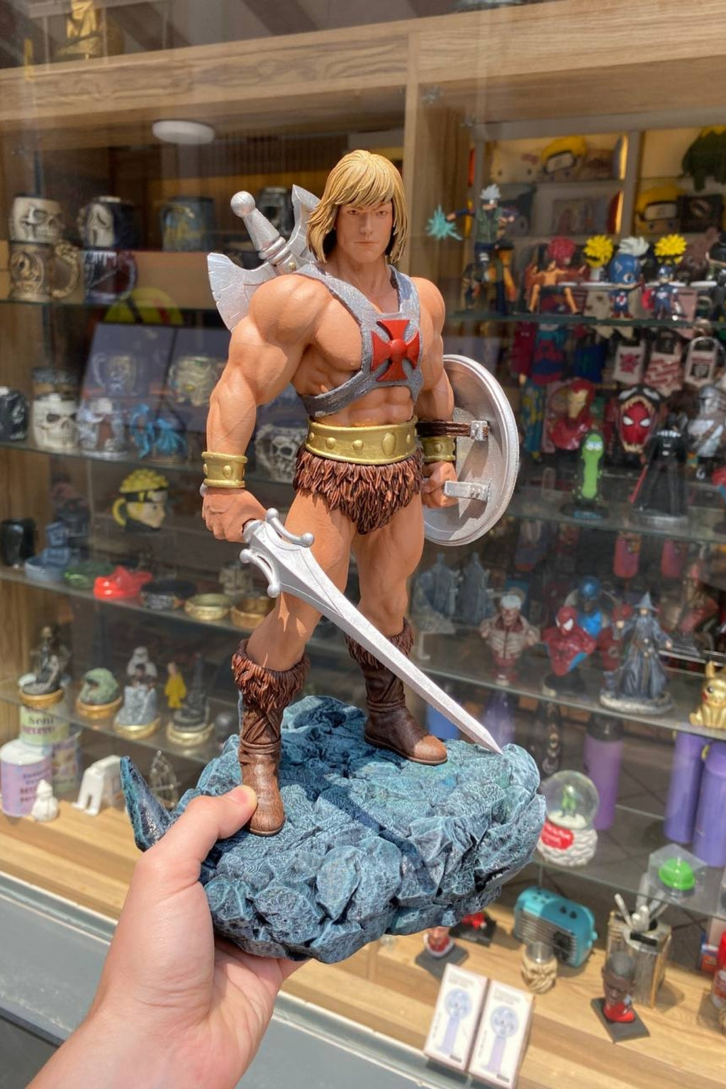 Barbarian Hero Statue – Fantasy Warrior Collectible Figure