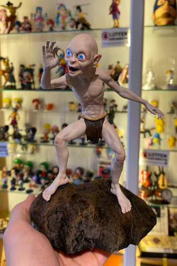 Precious Seeker Statue – Dark Fantasy Collectible Figure