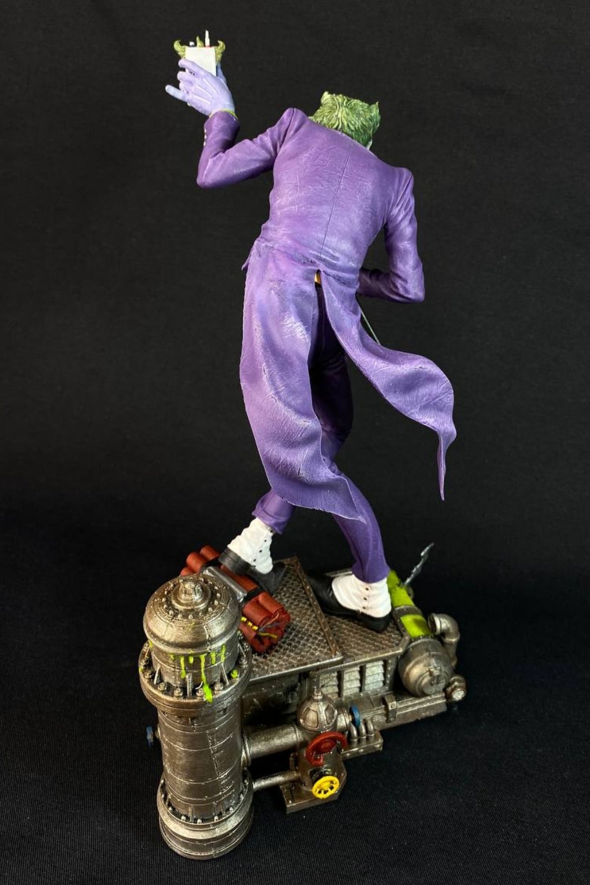Maniac Clown Figure – Collector Display Statue