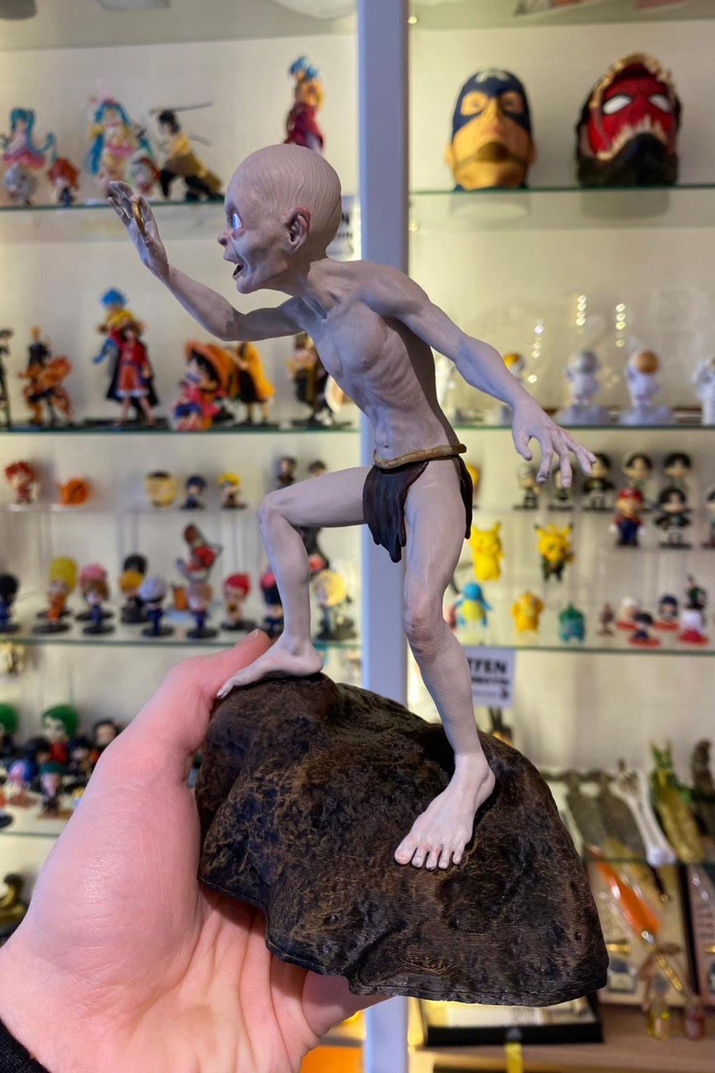 Precious Seeker Statue – Dark Fantasy Collectible Figure