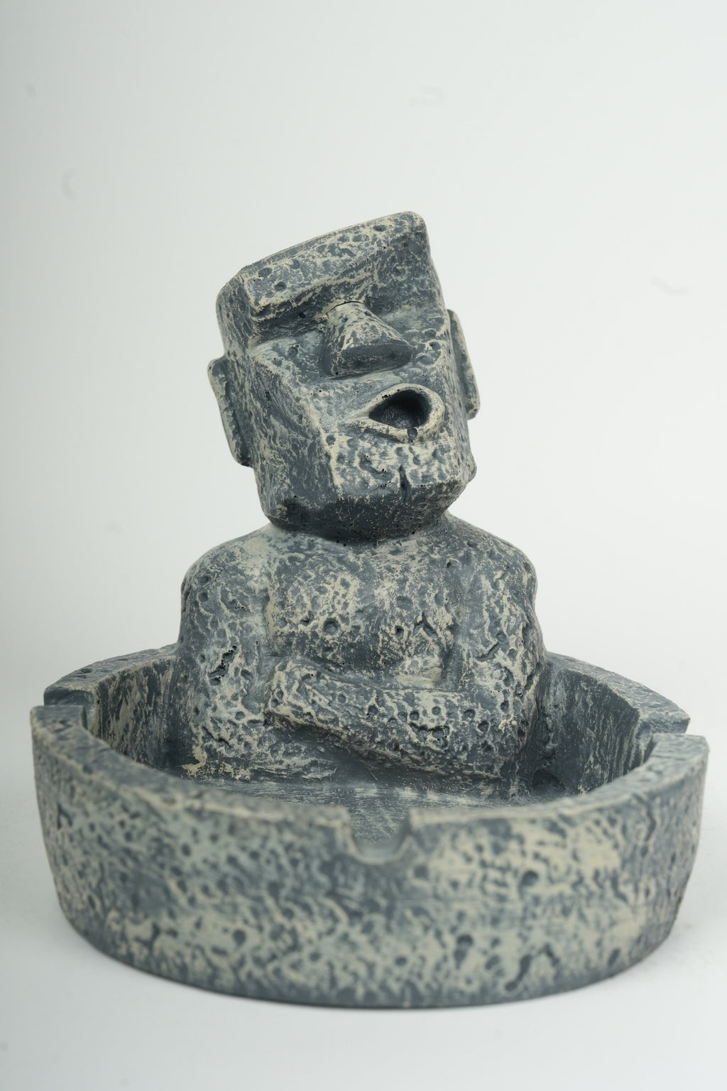 Stone Guardian Ashtray – Artistic Decorative Piece