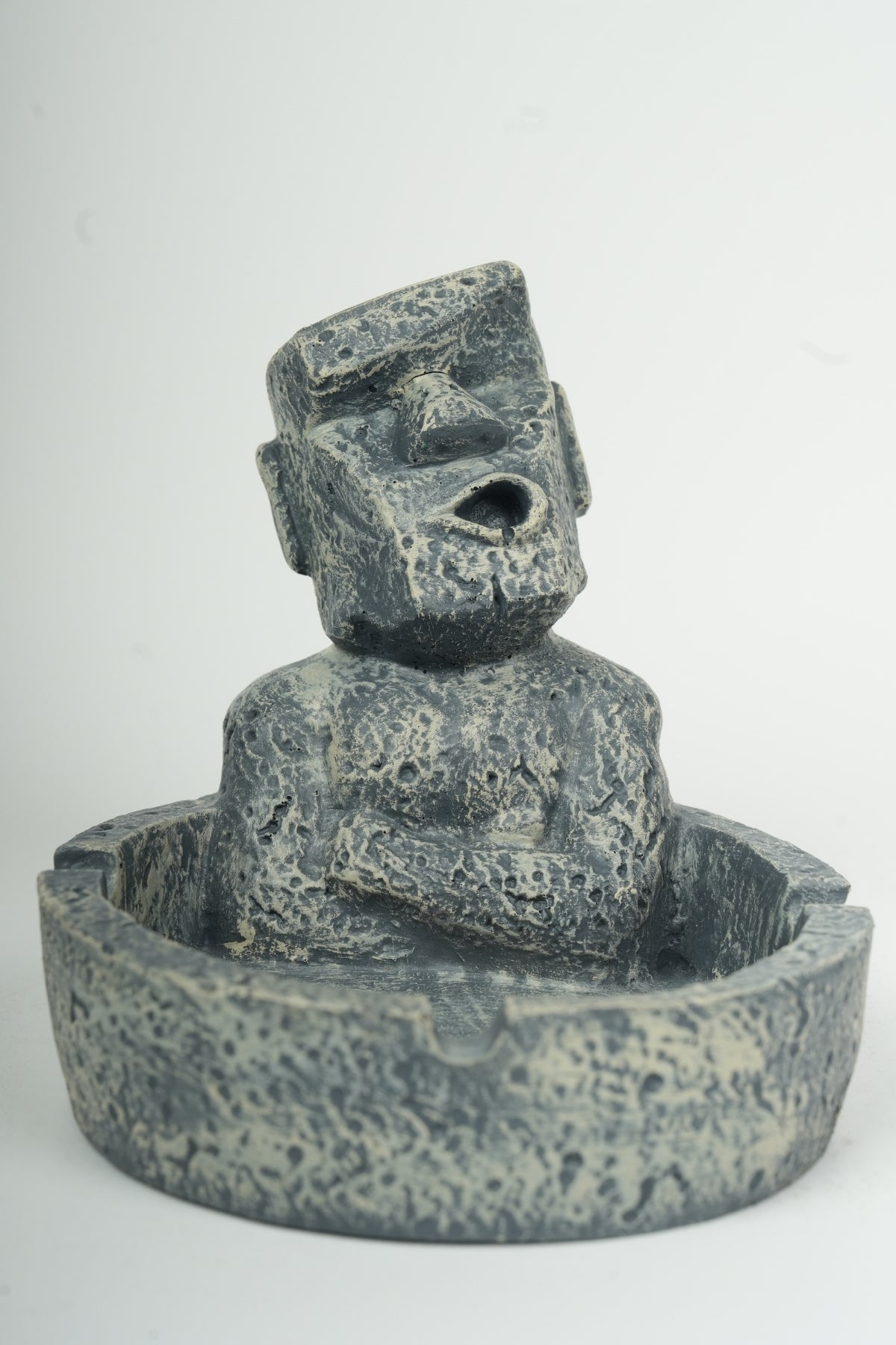 Stone Guardian Ashtray – Artistic Decorative Piece