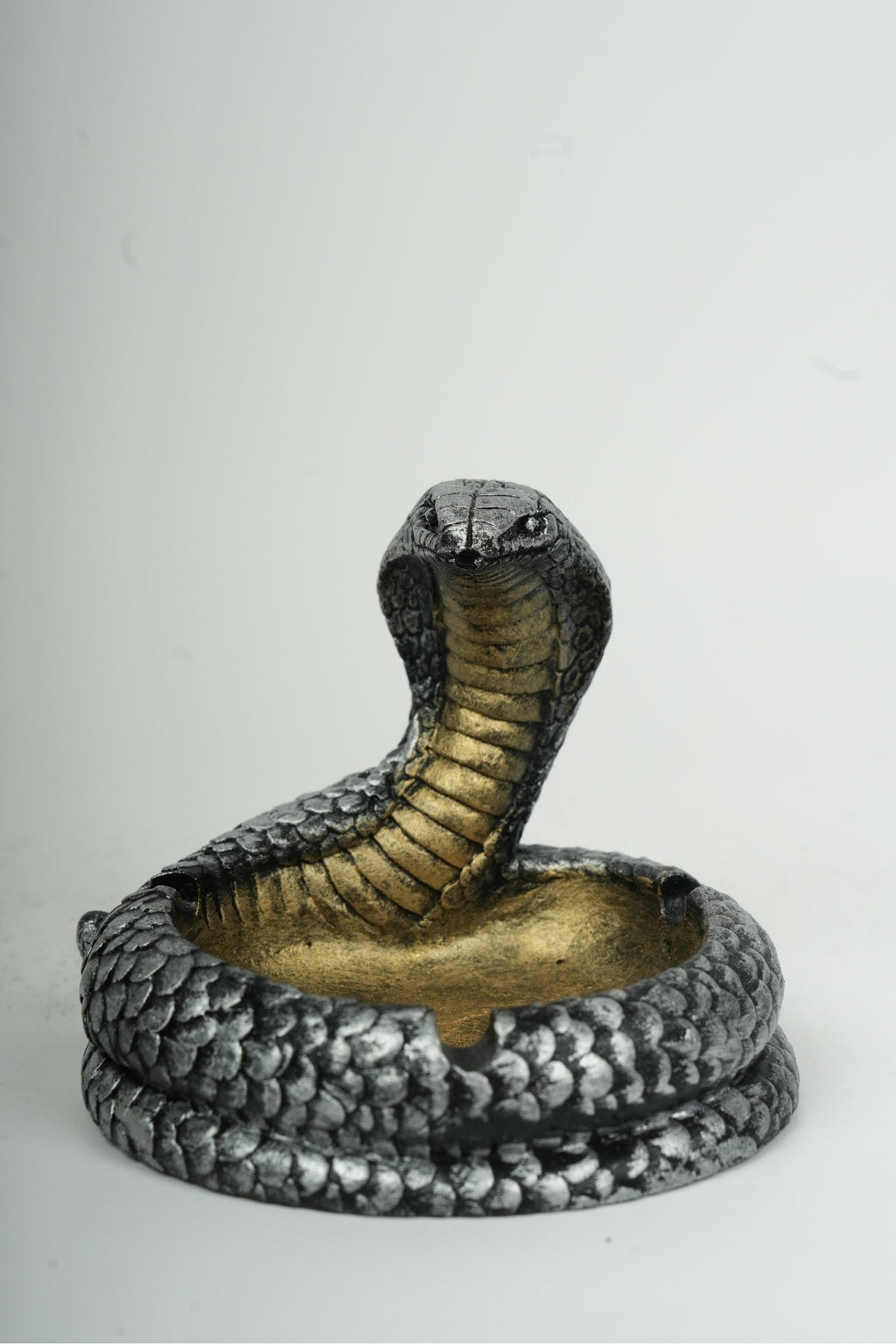 Cobra Ashtray – Decorative Polyester Design