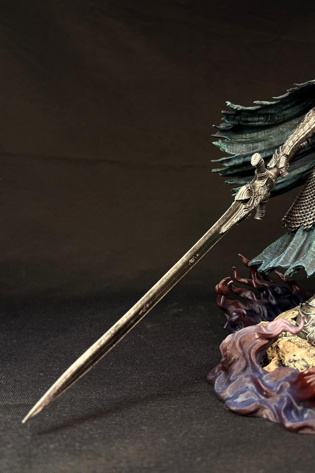 Abyss Walker V2 Knight Statue – Souls Inspired Collectible Figure