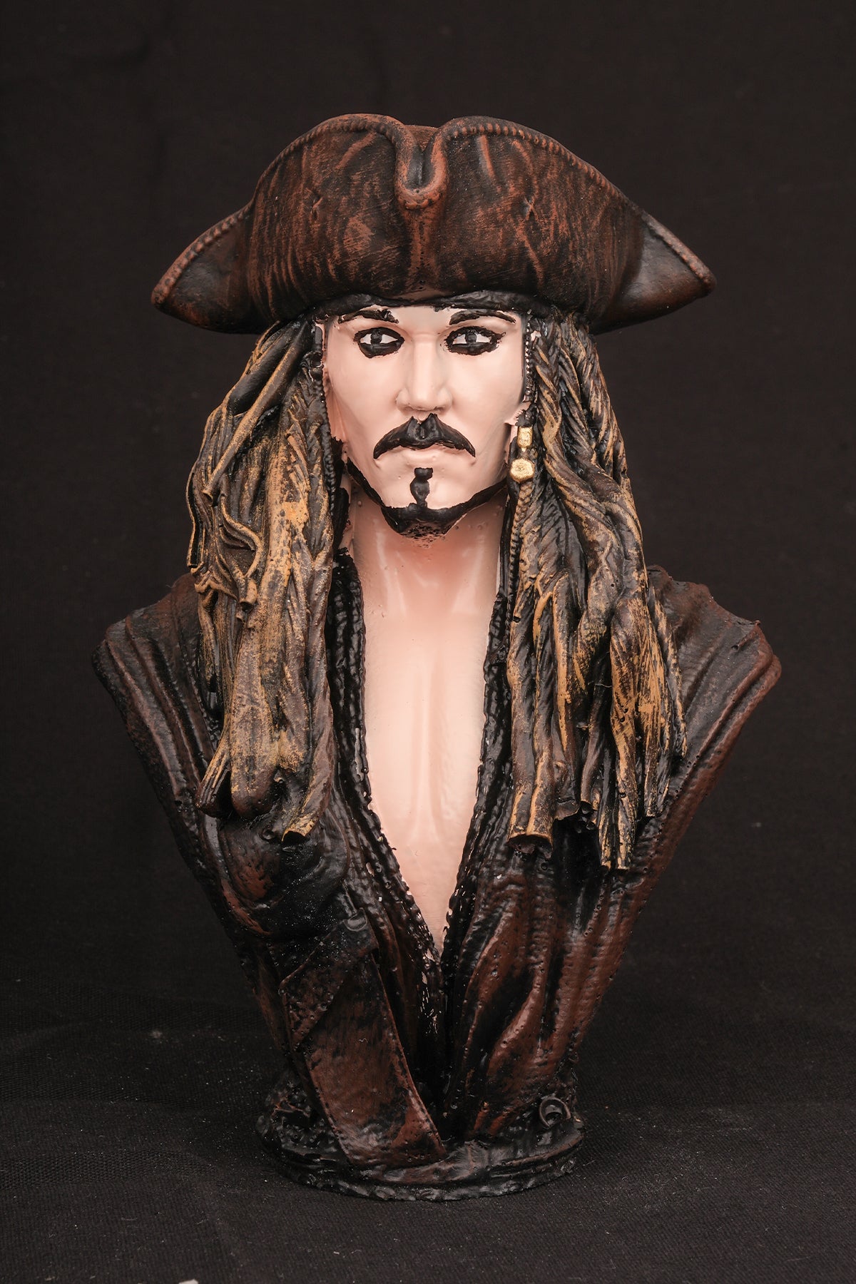 Legendary Pirate Captain Bust Statue – Premium Polystone Collectible