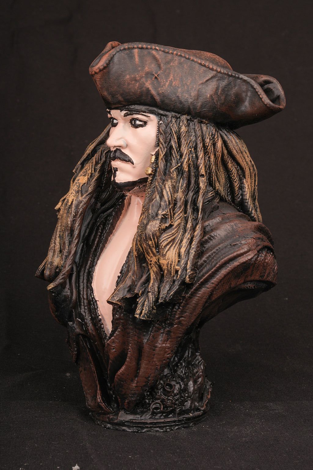 Legendary Pirate Captain Bust Statue – Premium Polystone Collectible
