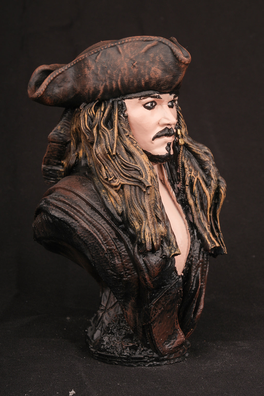 Legendary Pirate Captain Bust Statue – Premium Polystone Collectible