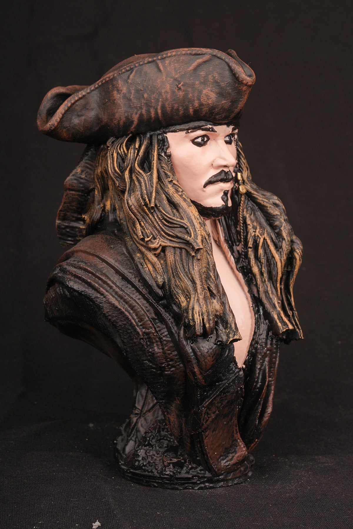 Legendary Pirate Captain Bust Statue – Premium Polystone Collectible
