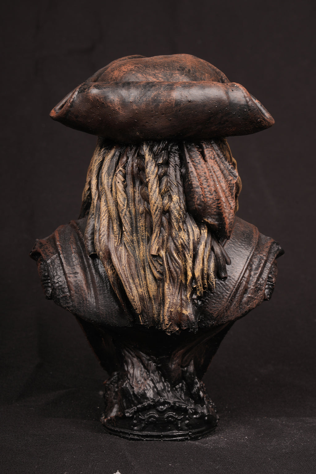 Legendary Pirate Captain Bust Statue – Premium Polystone Collectible