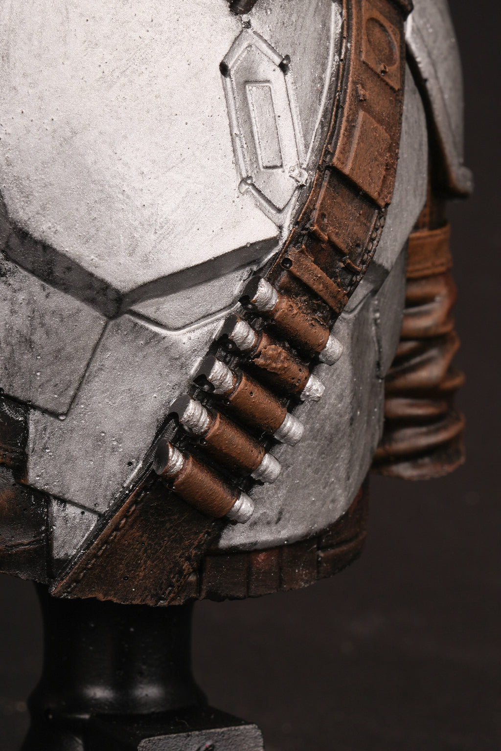 Galactic Bounty Hunter Bust Statue – Sci-Fi Armor Collectible Figure