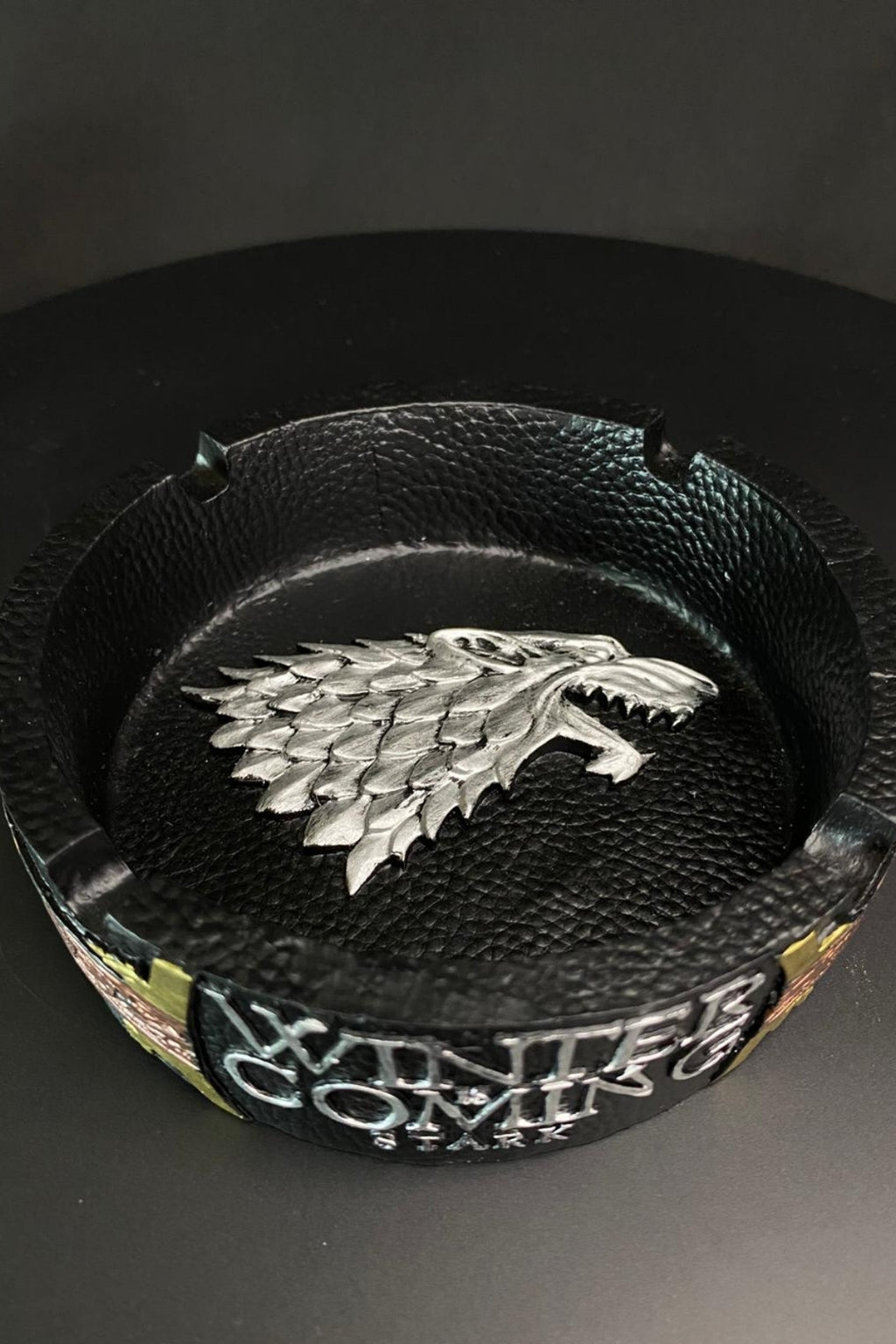 Northern Wolf Crest Ashtray – Dark Fantasy Resin Decor