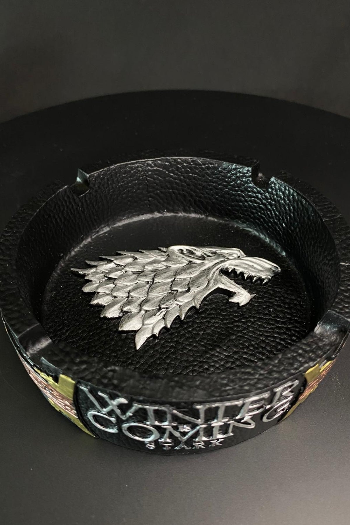 Northern Wolf Crest Ashtray – Dark Fantasy Resin Decor